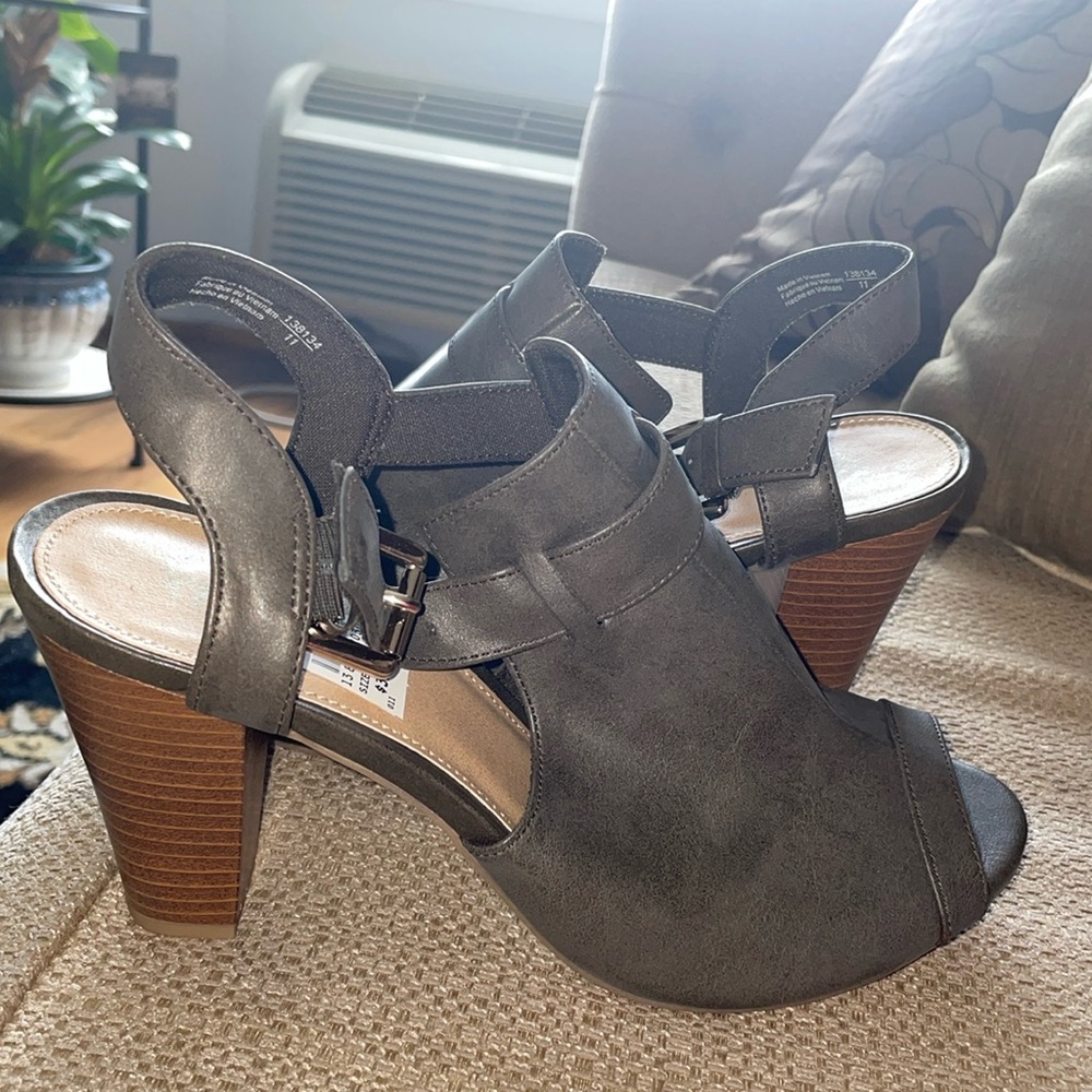 Brand new open toe sandals